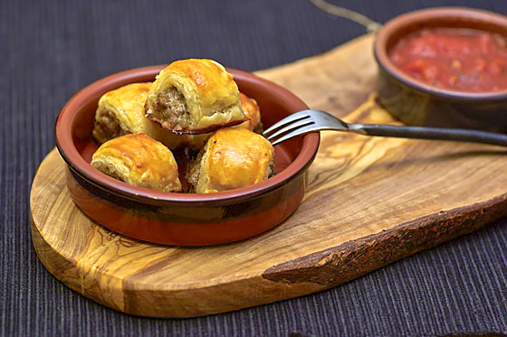 Мясные шарики в слоеном тесте (Sausage Rolls)