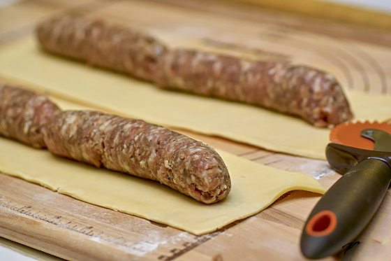 Мясные шарики в слоеном тесте (Sausage Rolls)