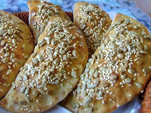 Пирожки с мясом и кислой капустой