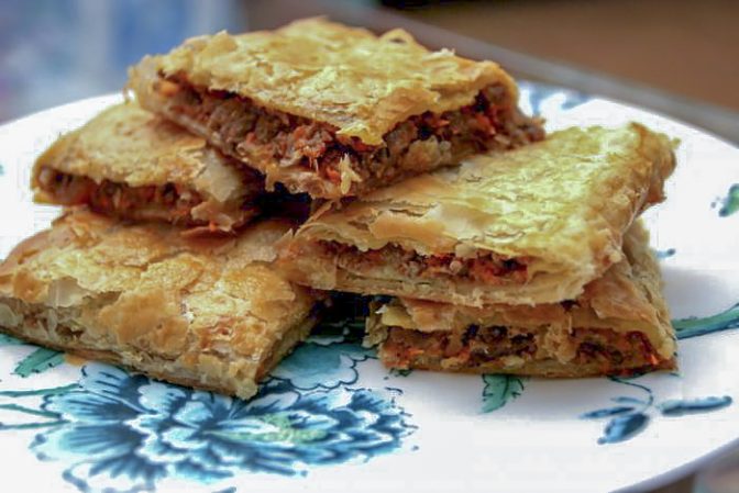 Слоеный пирог с мясом и тыквой