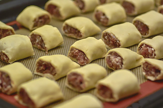Мясные шарики в слоеном тесте (Sausage Rolls)