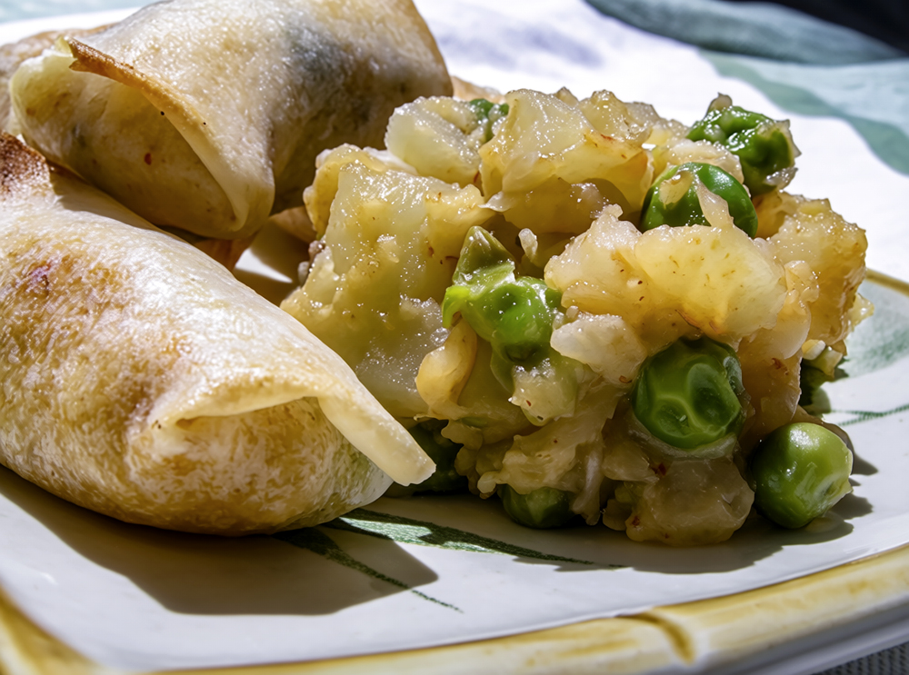 Самса с картошкой и зеленым горошком по-тайски