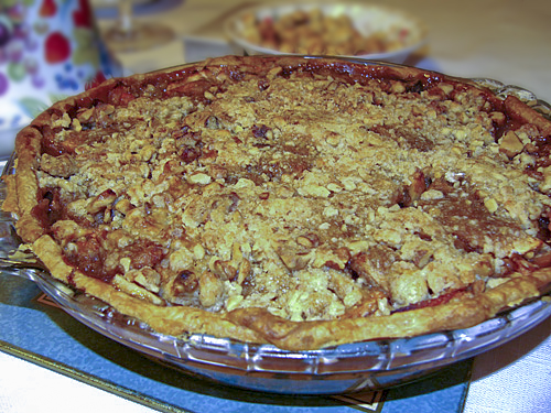 Яблочно-грушевый пирог с клюквой и штрейзелем