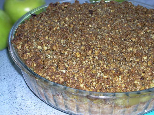 Яблочный пирог с ореховым штрейзелем