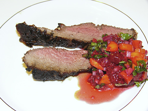 Баранина в тайском стиле с малиново-манговым соусом