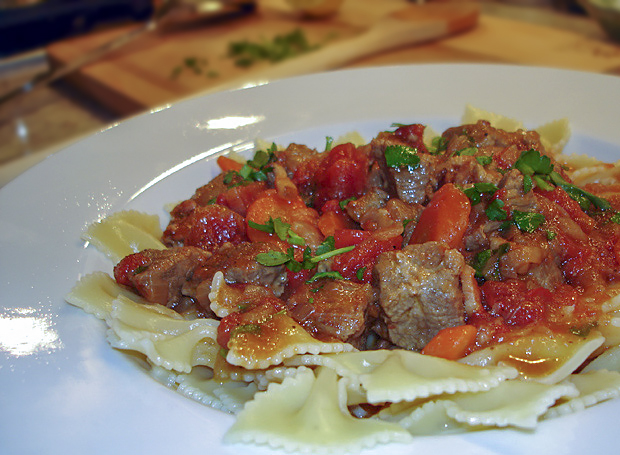 Паста с соусом из баранины