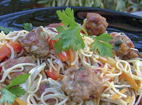 Котлеты с лапшой и овощами