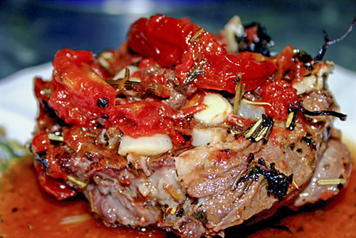 Мясо, тушенное в помидорах