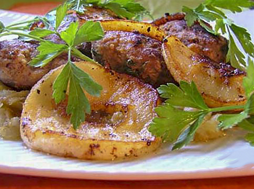 Котлеты с яблоками и квашеной капустой