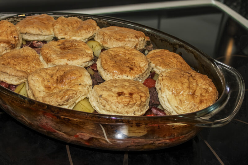 Коблер с говядиной и овощами