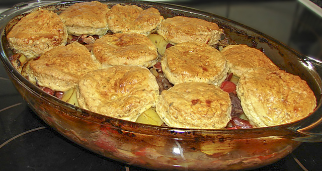 Коблер с говядиной и овощами