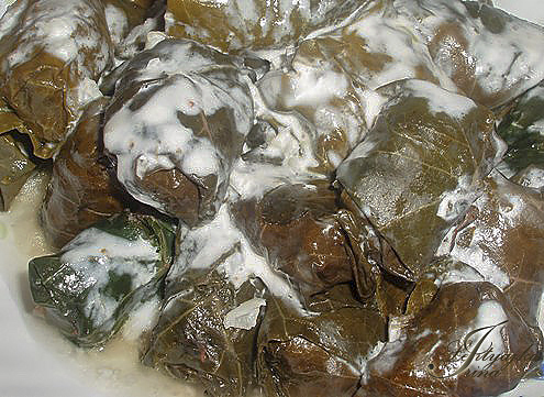 Долма из виноградных листьев