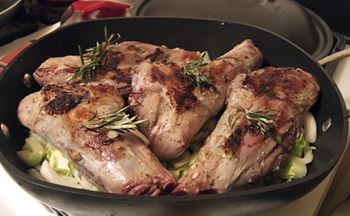 Запеченная баранья голень