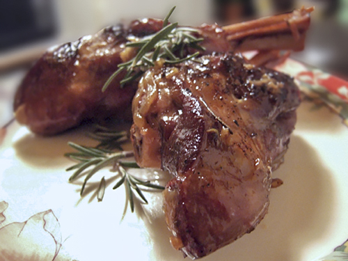 Запеченная баранья голень