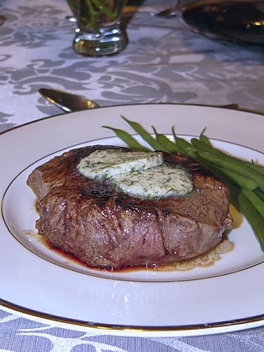 Филе-миньон с ароматизированным маслом