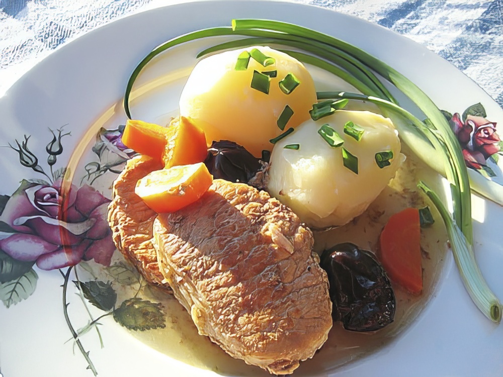 Свинина с черносливом