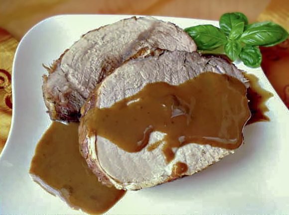 Запеченная свинина в пикантном овощном соусе