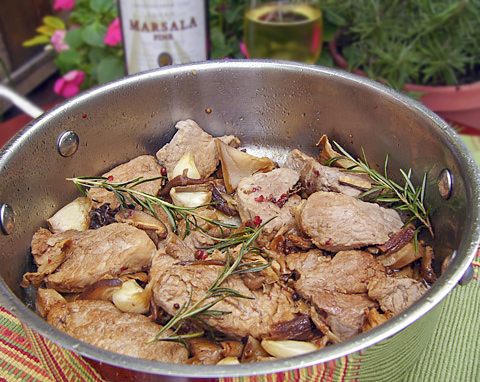 Cвинина в марсале с можжевельником