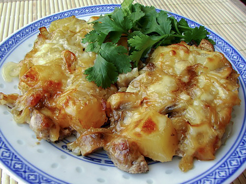 Свинина, запеченная с грибами и ананасами ("Золотое руно")