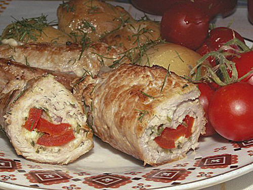 Мясные рулеты с рикоттой и сладким перцем