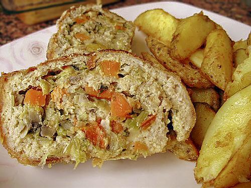 Фаршированный мясной рулет