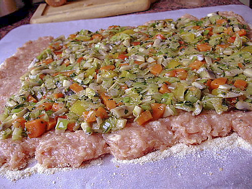 Фаршированный мясной рулет