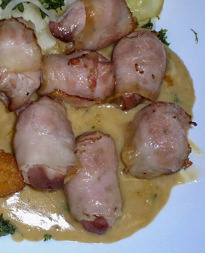 Свиные рулетики в беконе