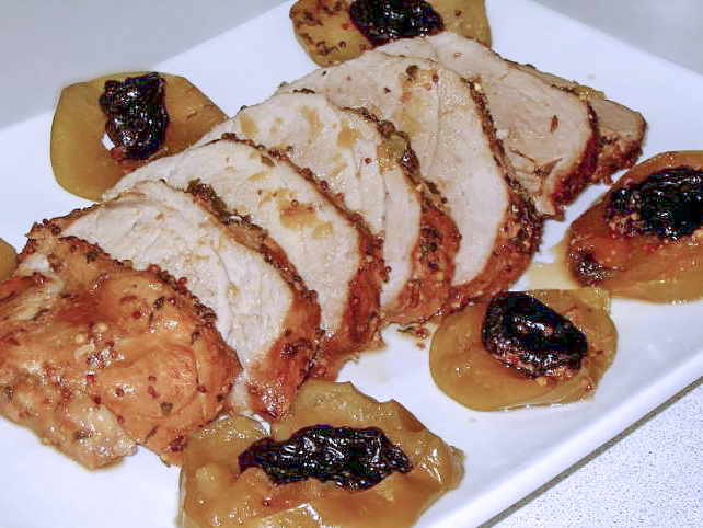 Свинина с яблоками и черносливом