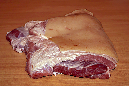 Пряный рулет из свинины