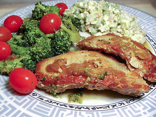 Свиные отбивные с брокколи