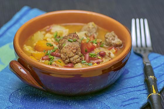 Жаркое с итальянскими колбасками и фасолью