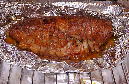 Пряный рулет из свинины