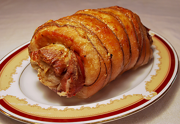 Пряный рулет из свинины