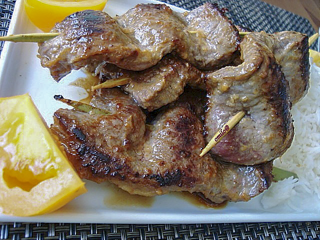 Говядина на шпажках в глазури из мисо