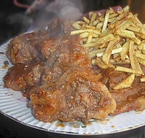 Запеченная свинина в томатном соке с грецкими орехами