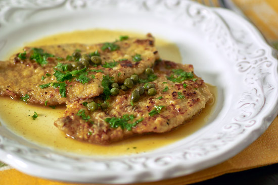 Пикантные телячьи эскалопы в лимонном соусе