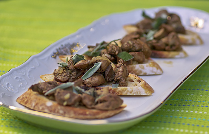 Куриная печень с шалфеем