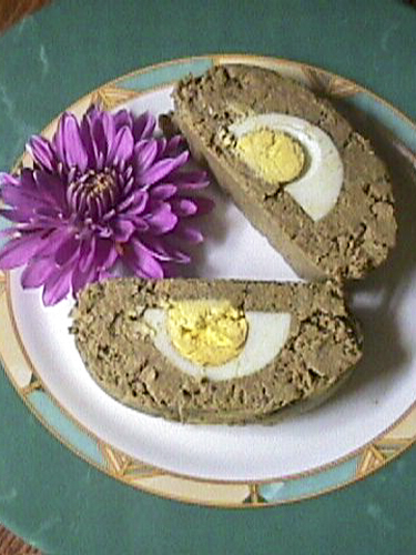 Рулет из печеночного паштета