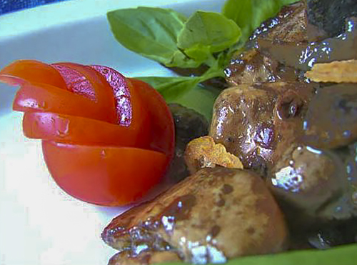 Печень с грибами и хрустящим луком