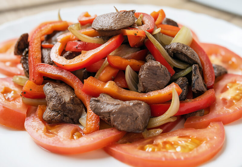 Тёплый салат из куриной печени с болгарским перцем