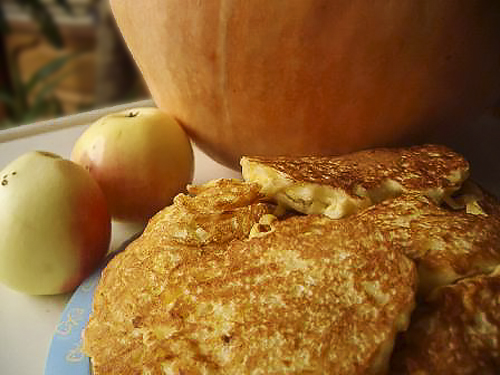 Оладьи из тыквы с яблоками