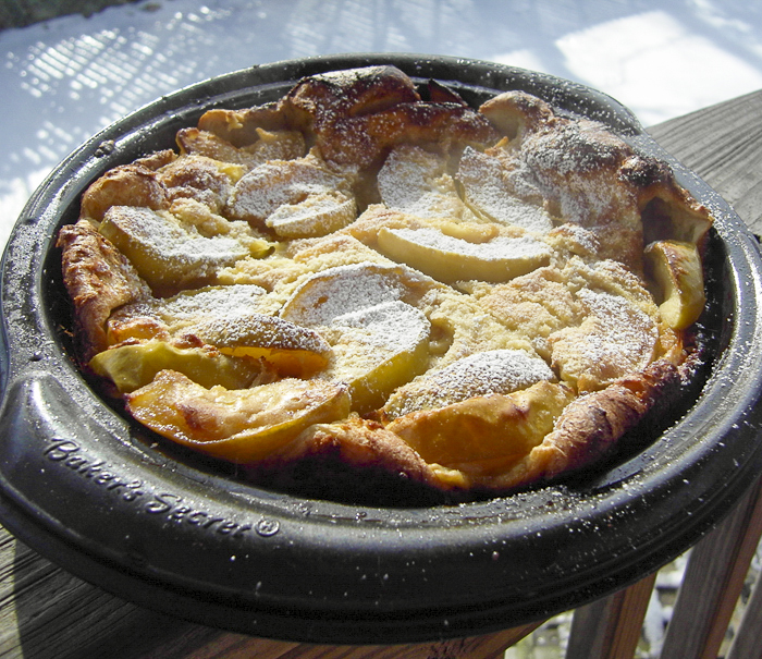 Запеченный панкейк с яблоками из кафе The Sow's Ear