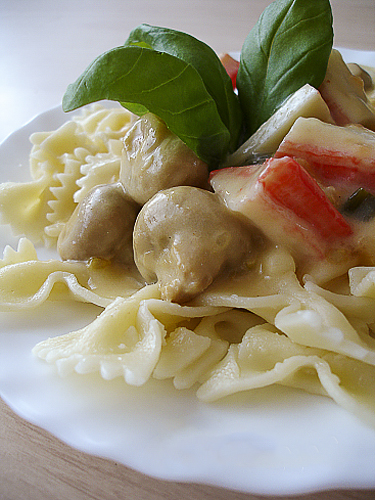 Паста с грибами и крабовыми палочками