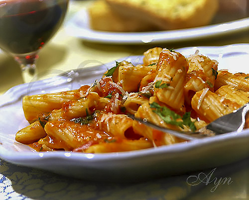 Паста в томатно-водочном соусе (Pasta alla Vodka)