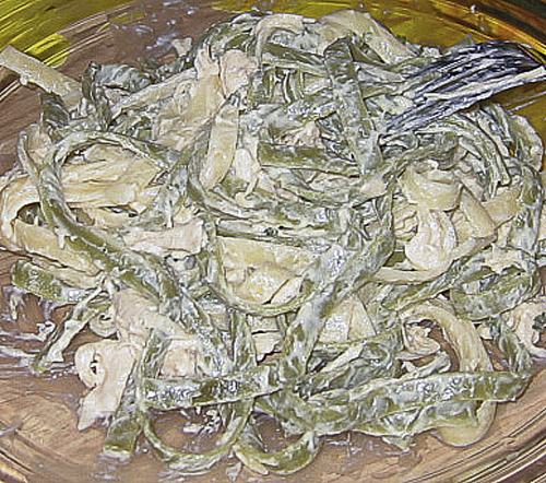 Феттучини с курицей и легким соусом Альфредо