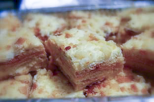 Торт из ложного слоеного теста с белково-сметанным кремом