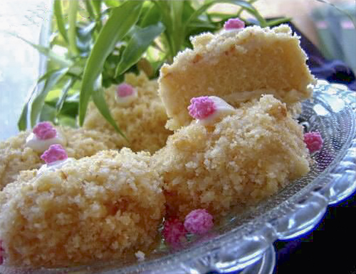 Пирожные или капкейки с кремом из маскарпоне и сгущенки