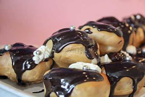 Профитроли с шоколадной глазурью