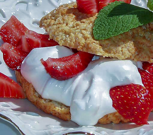 Сэндвичи с клубникой и сливками