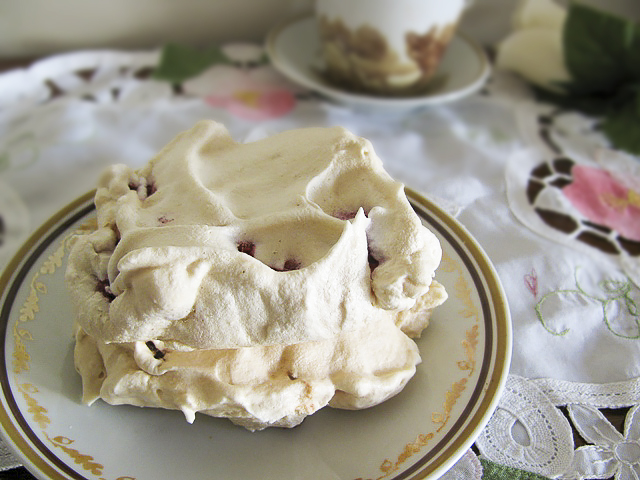 Меренга с малиной